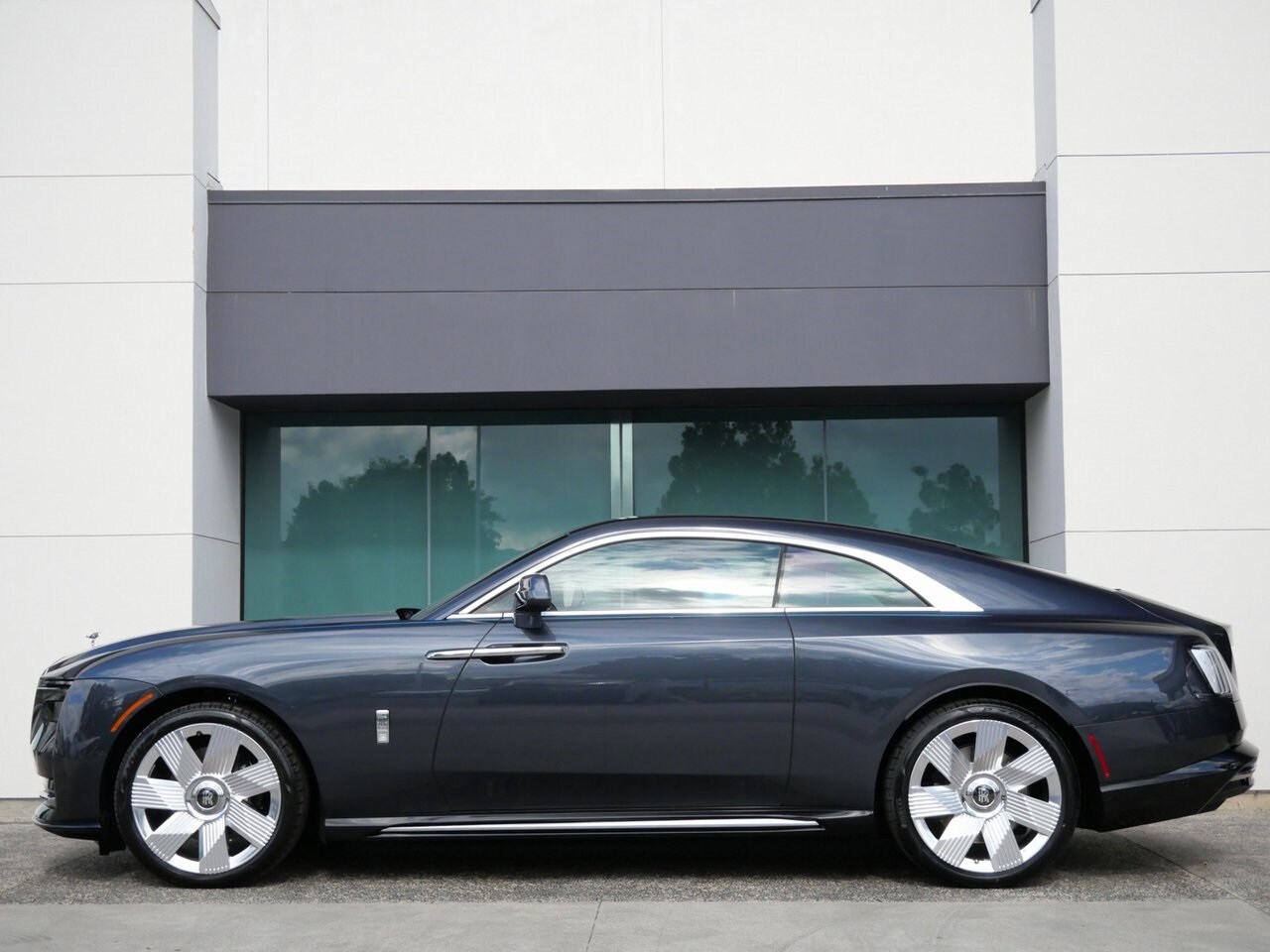 2026 Rolls Royce Spectre photo 3