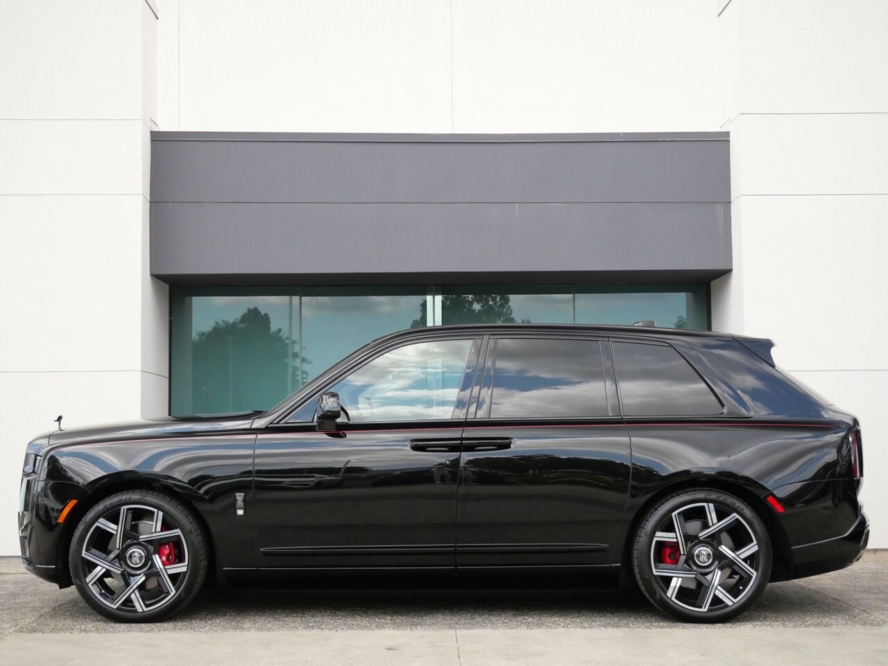2025 Rolls Royce Cullinan Black Badge photo 3