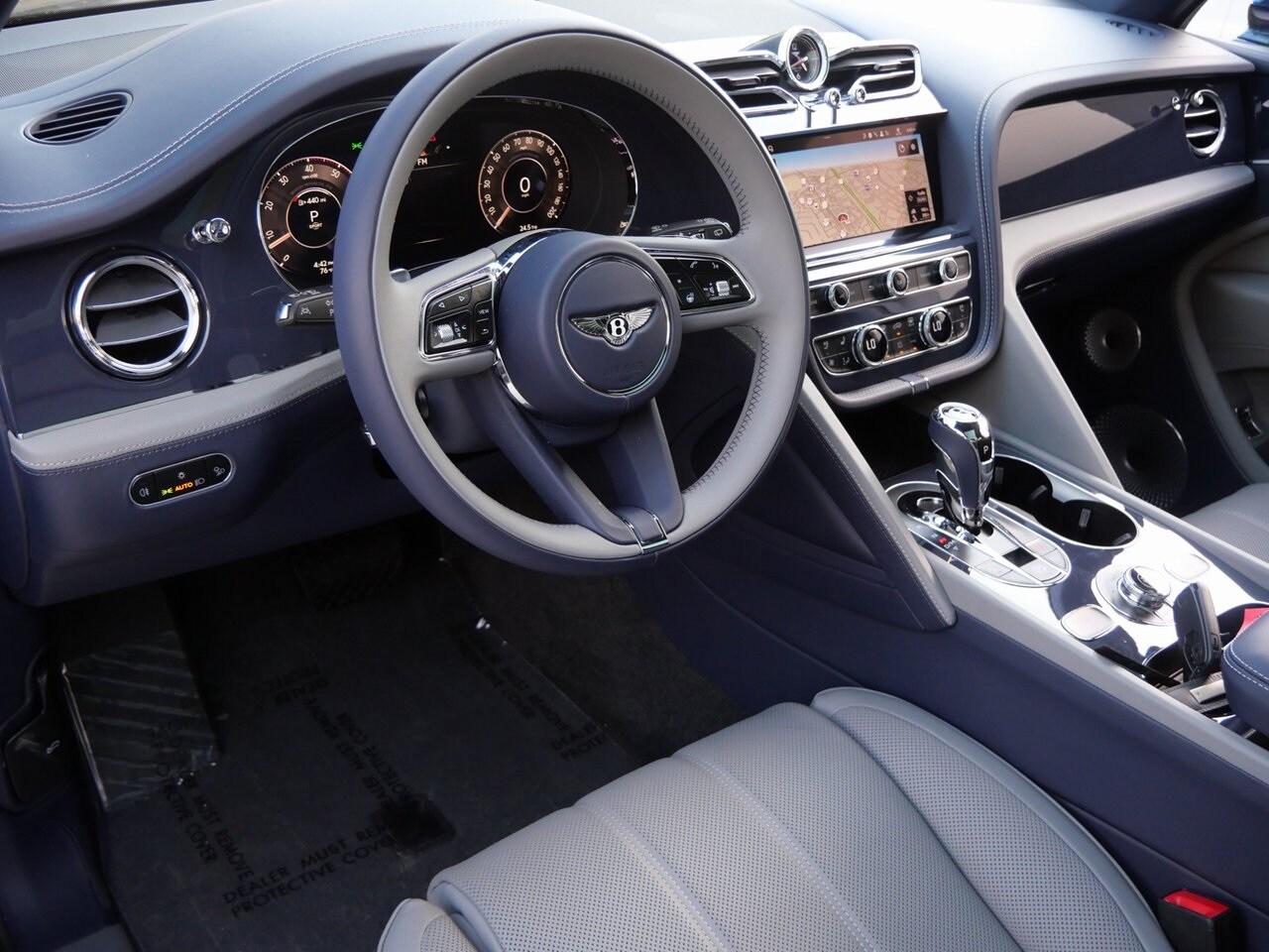 2025 Bentley Bentayga EWB photo 2