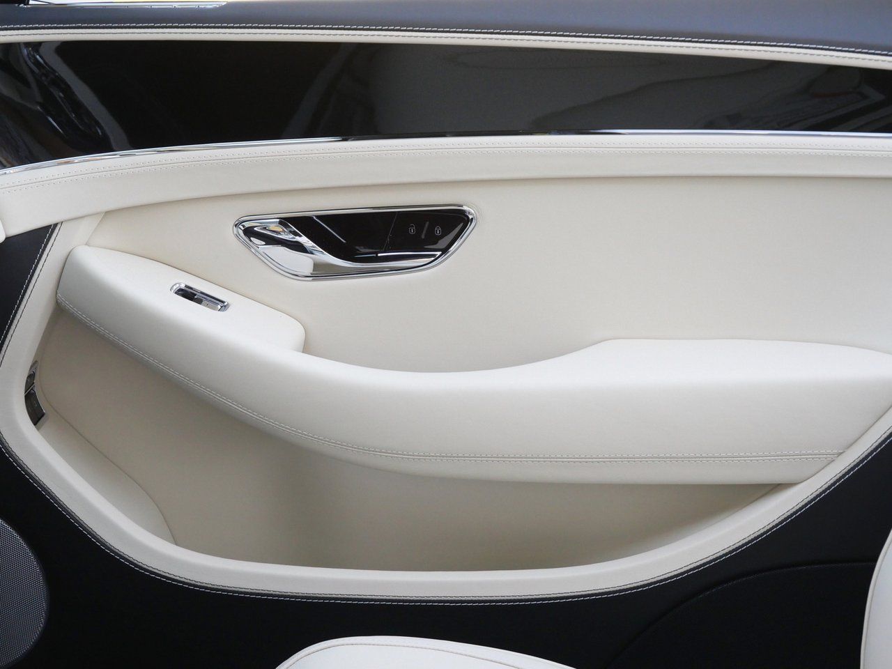 2026 Bentley Continental GTC Base - Photo 14