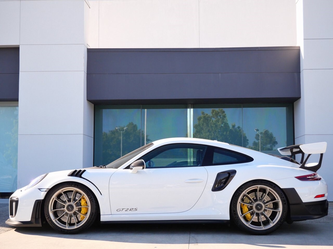 2018 Porsche 911 GT2 RS photo 4