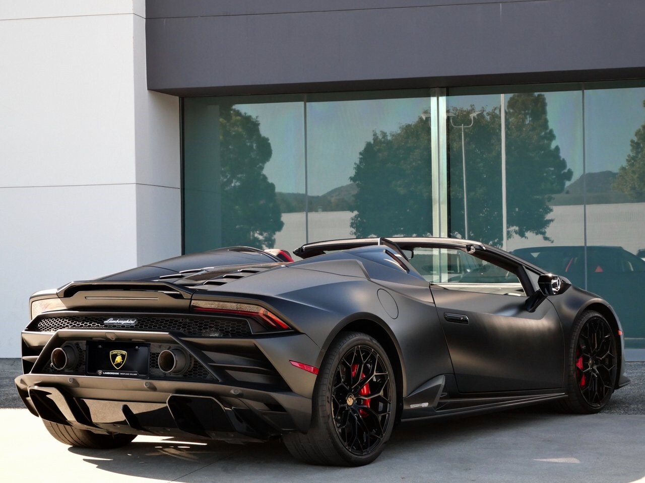 2023 Lamborghini Huracan Evo Spyder photo 3