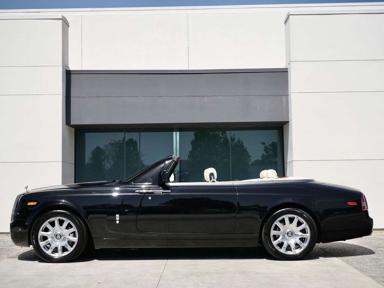 2014 Rolls-Royce Phantom Drophead Coupe photo 2