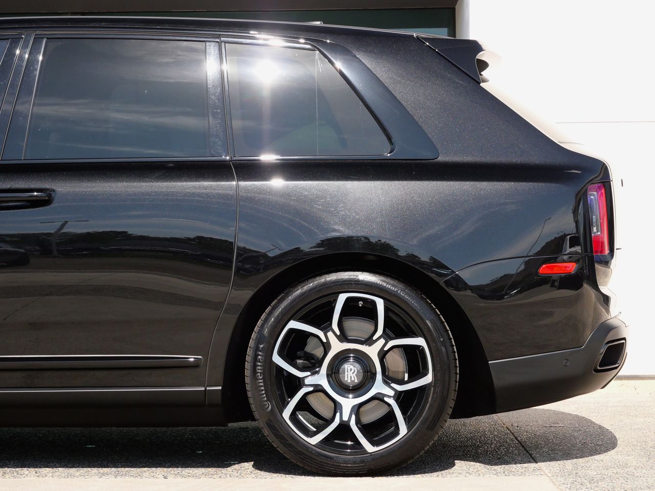 2023 Rolls-Royce Cullinan Black Badge - Photo 23