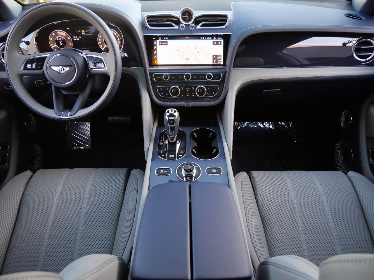 2025 Bentley Bentayga EWB photo 4