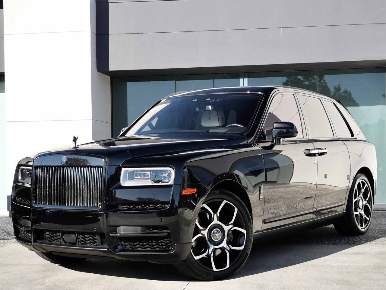 2022 Rolls-Royce Cullinan Black Badge's photo