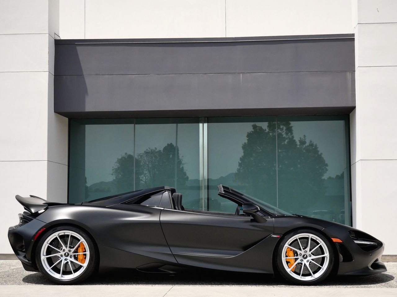 2024 McLaren 750S photo 2