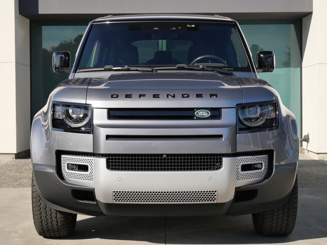 2022 Land Rover Defender 110 S photo 2