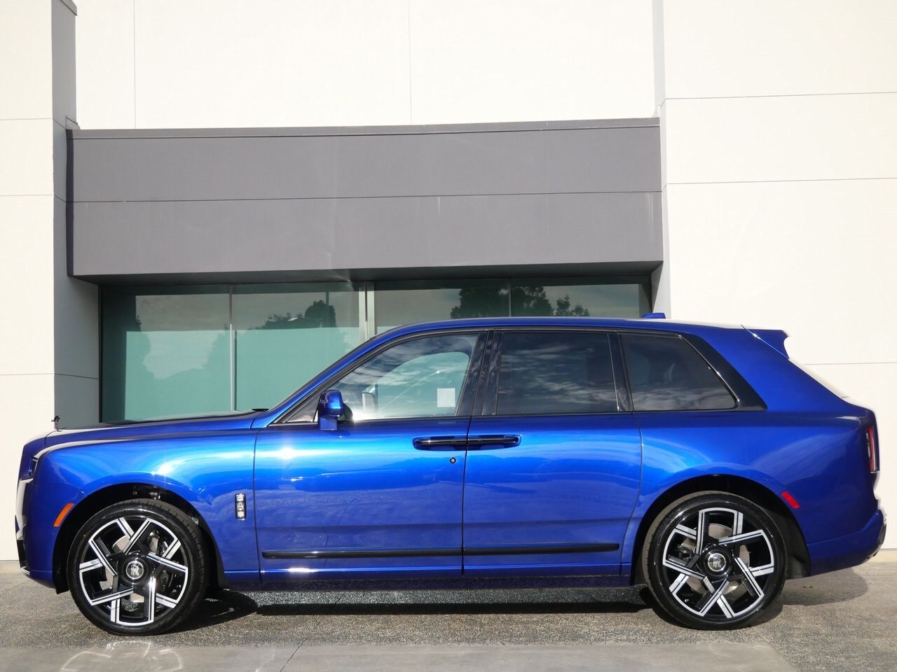 2026 Rolls Royce Cullinan Black Badge photo 3