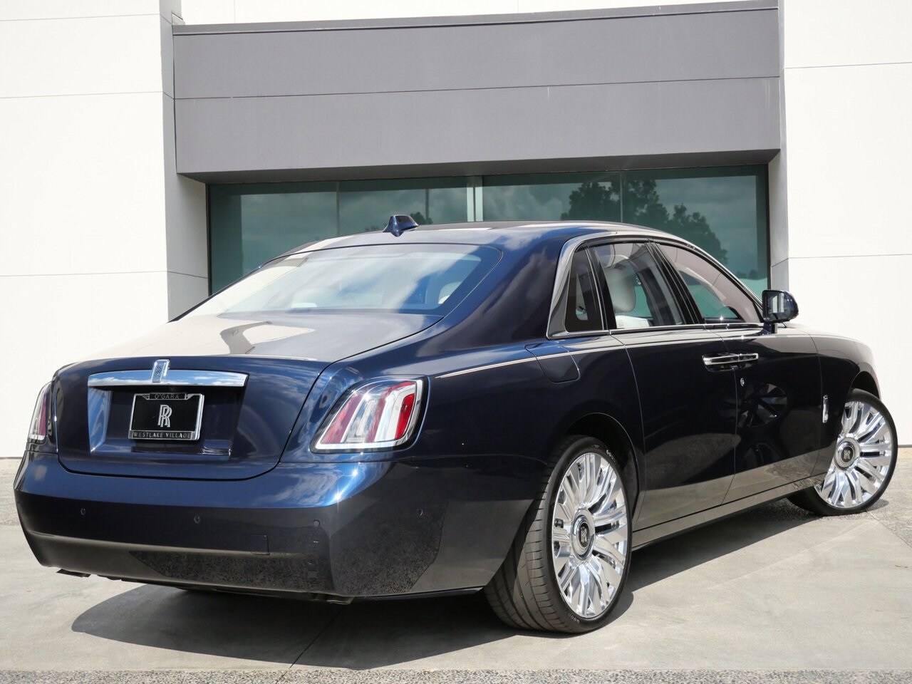 2025 Rolls Royce Ghost RR photo 2