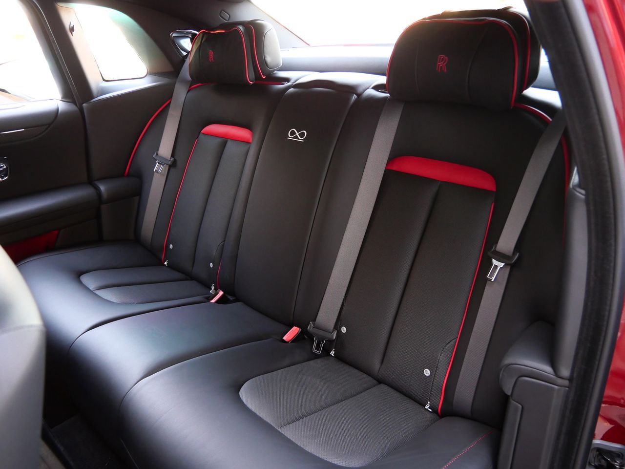 2022 Rolls-Royce Black Badge Ghost . photo 3