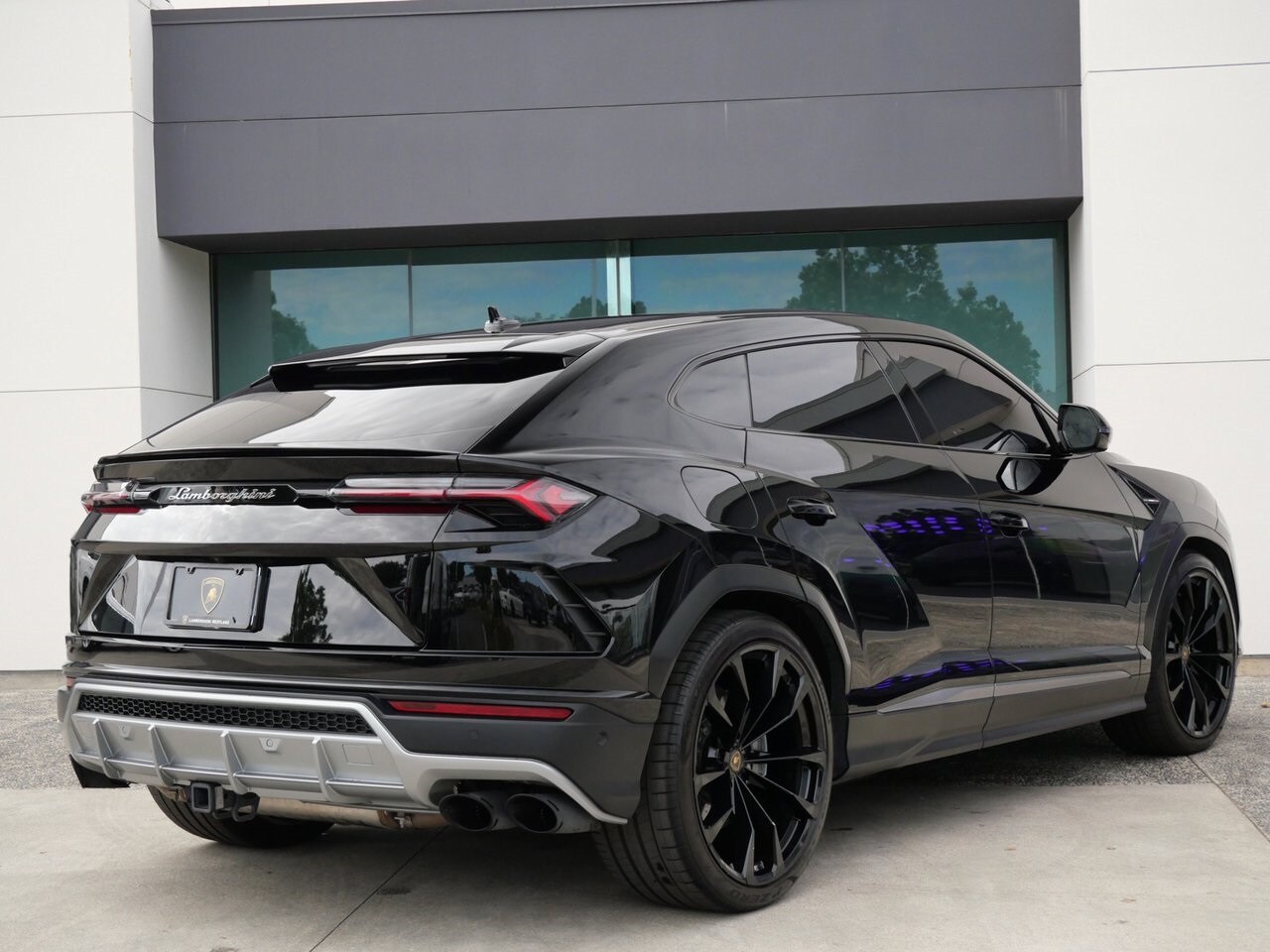2020 Lamborghini Urus photo 3