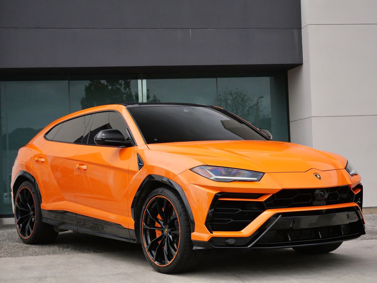 2022 Lamborghini Urus 4.0 V8 Pearl Capsule's photo
