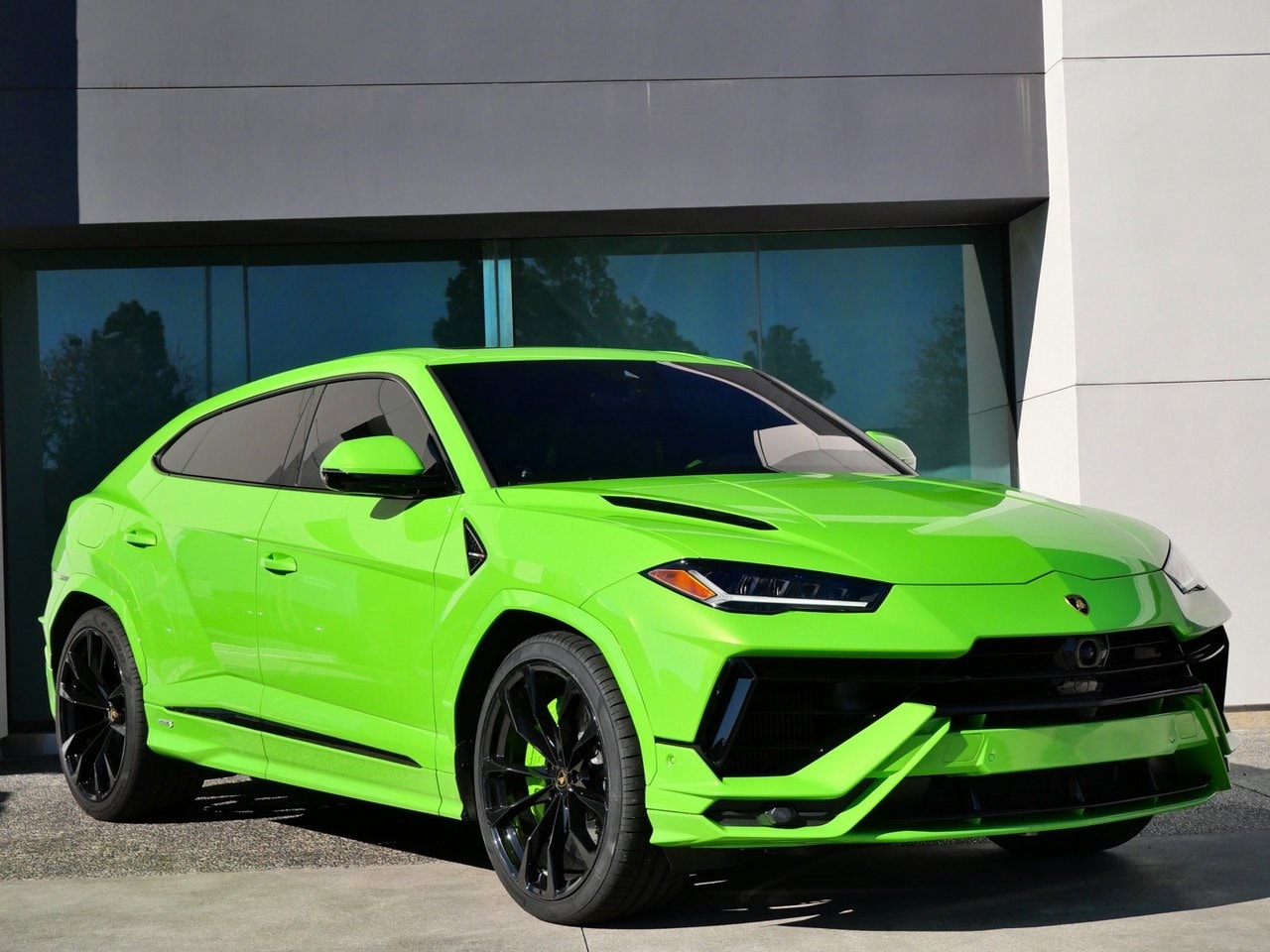 2023 Lamborghini Urus S's photo