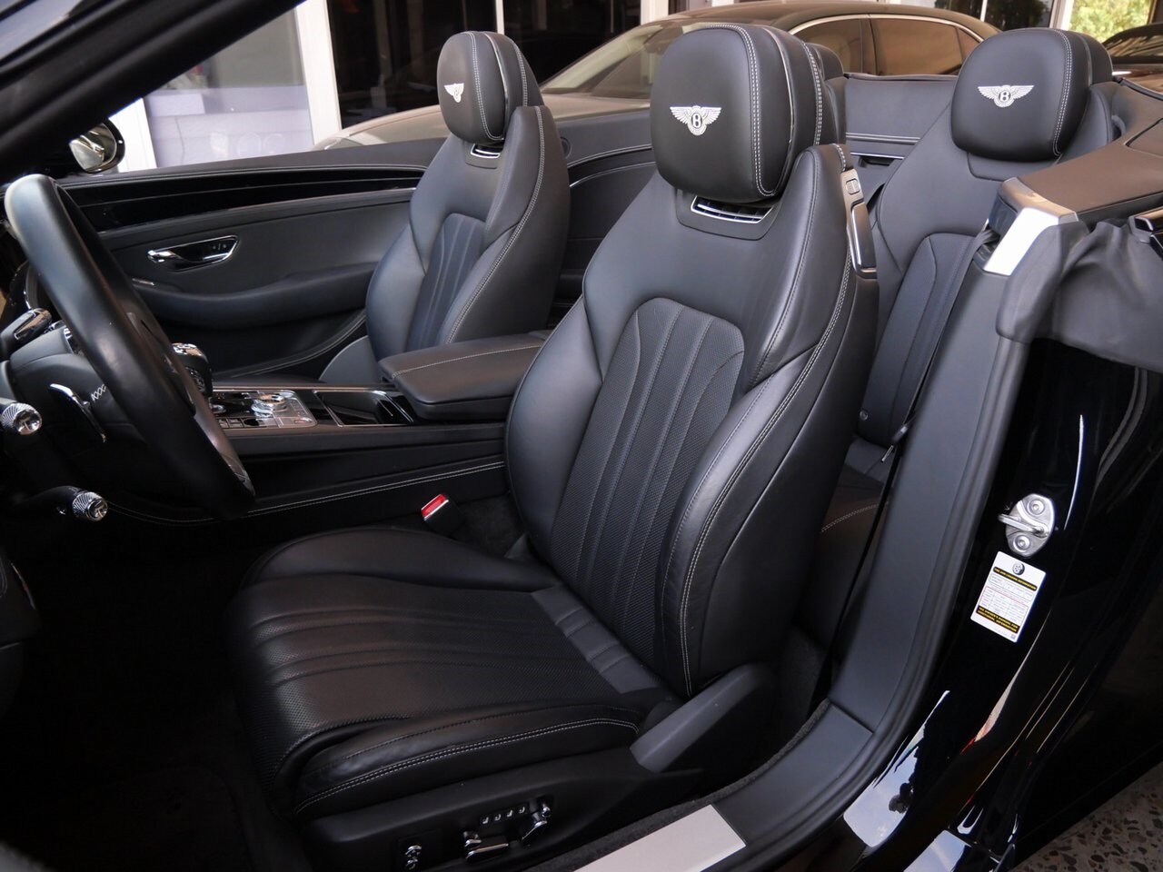 2023 Bentley Continental GTC V8 photo 2