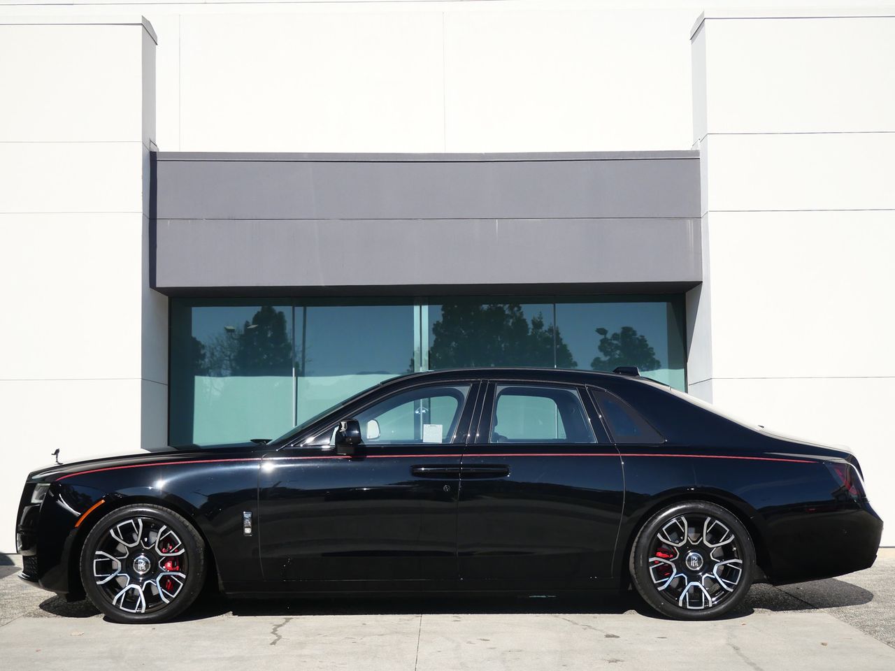 2022 Rolls-Royce Black Badge Ghost . photo 2