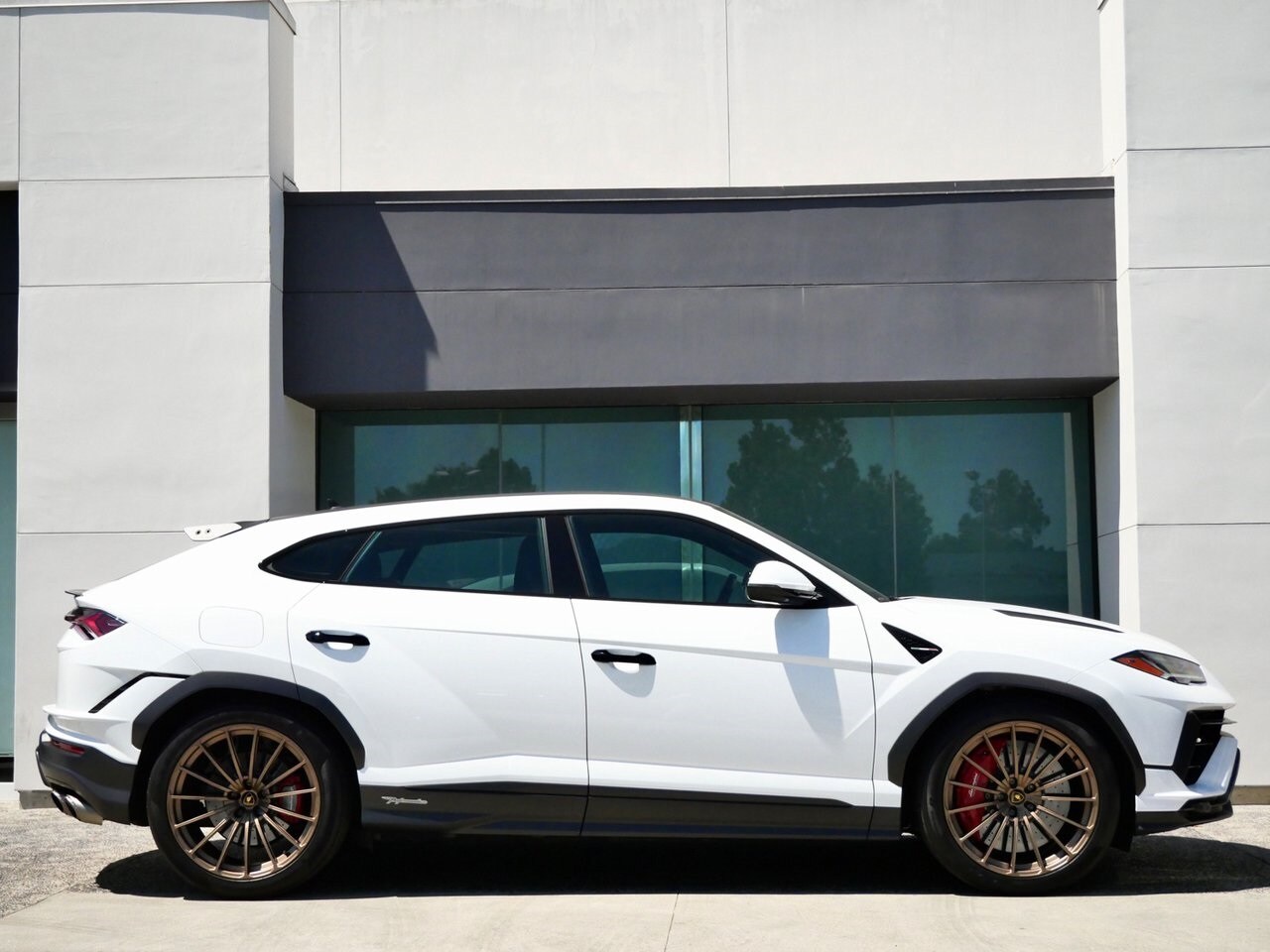 2023 Lamborghini Urus Performante photo 2