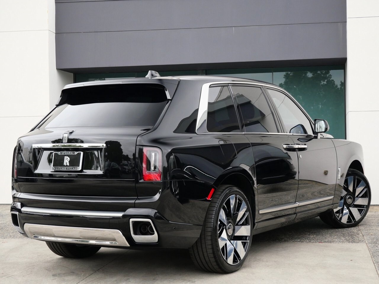 2025 Rolls Royce Cullinan RR photo 2