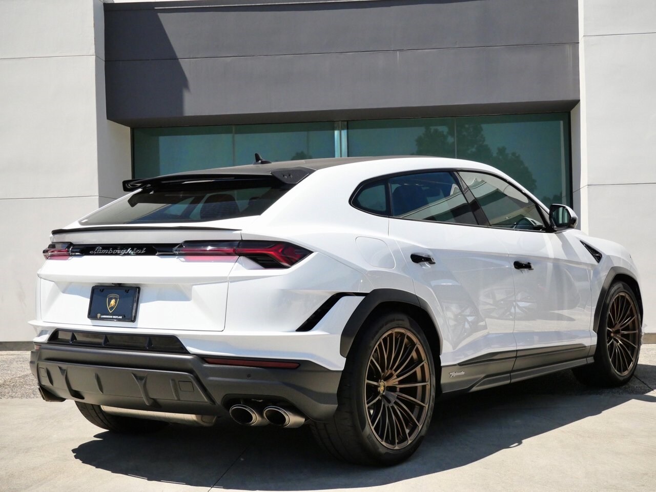 2023 Lamborghini Urus Performante photo 3