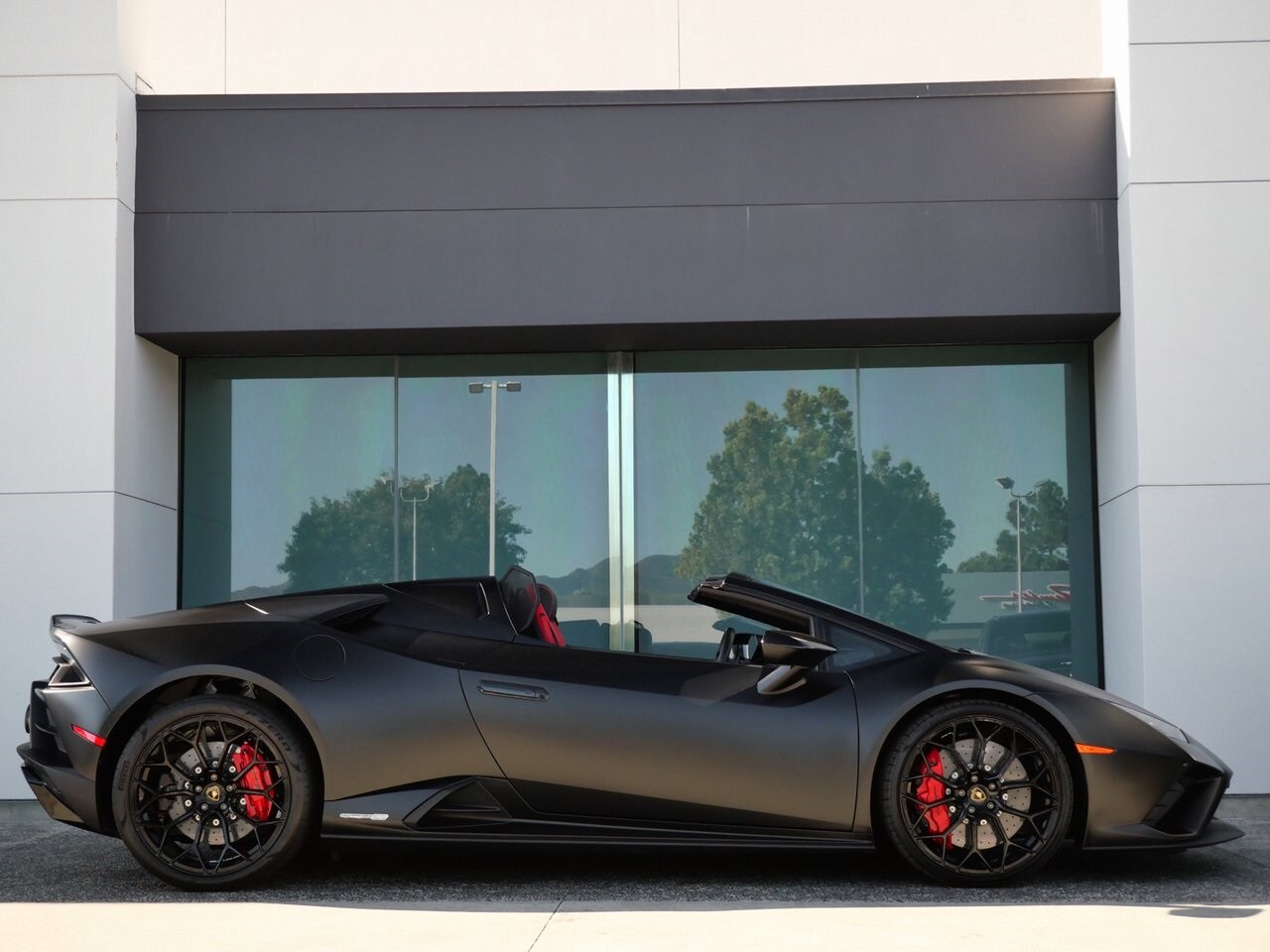 2023 Lamborghini Huracan Evo Spyder photo 2