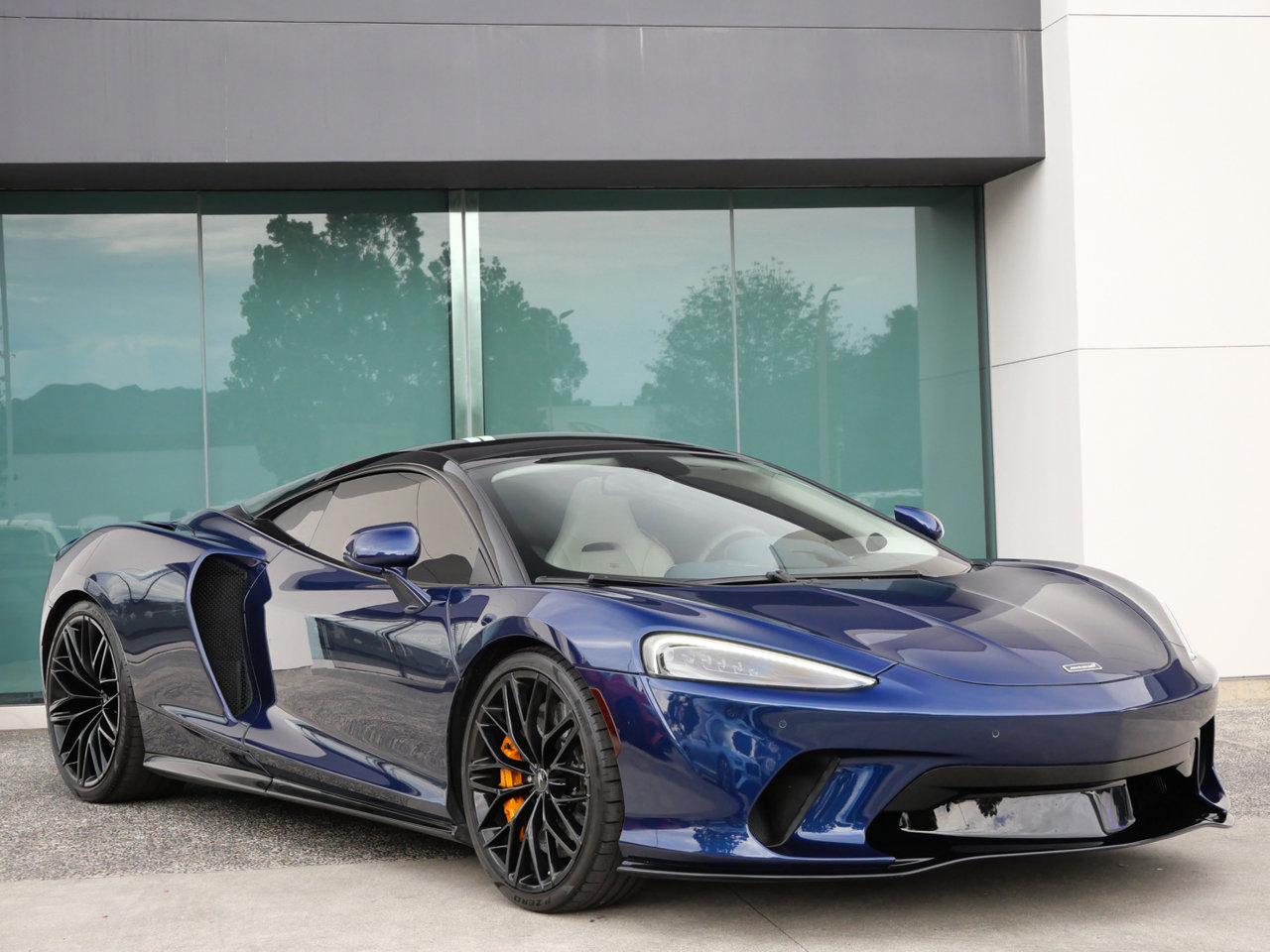 2021 McLaren GT Base