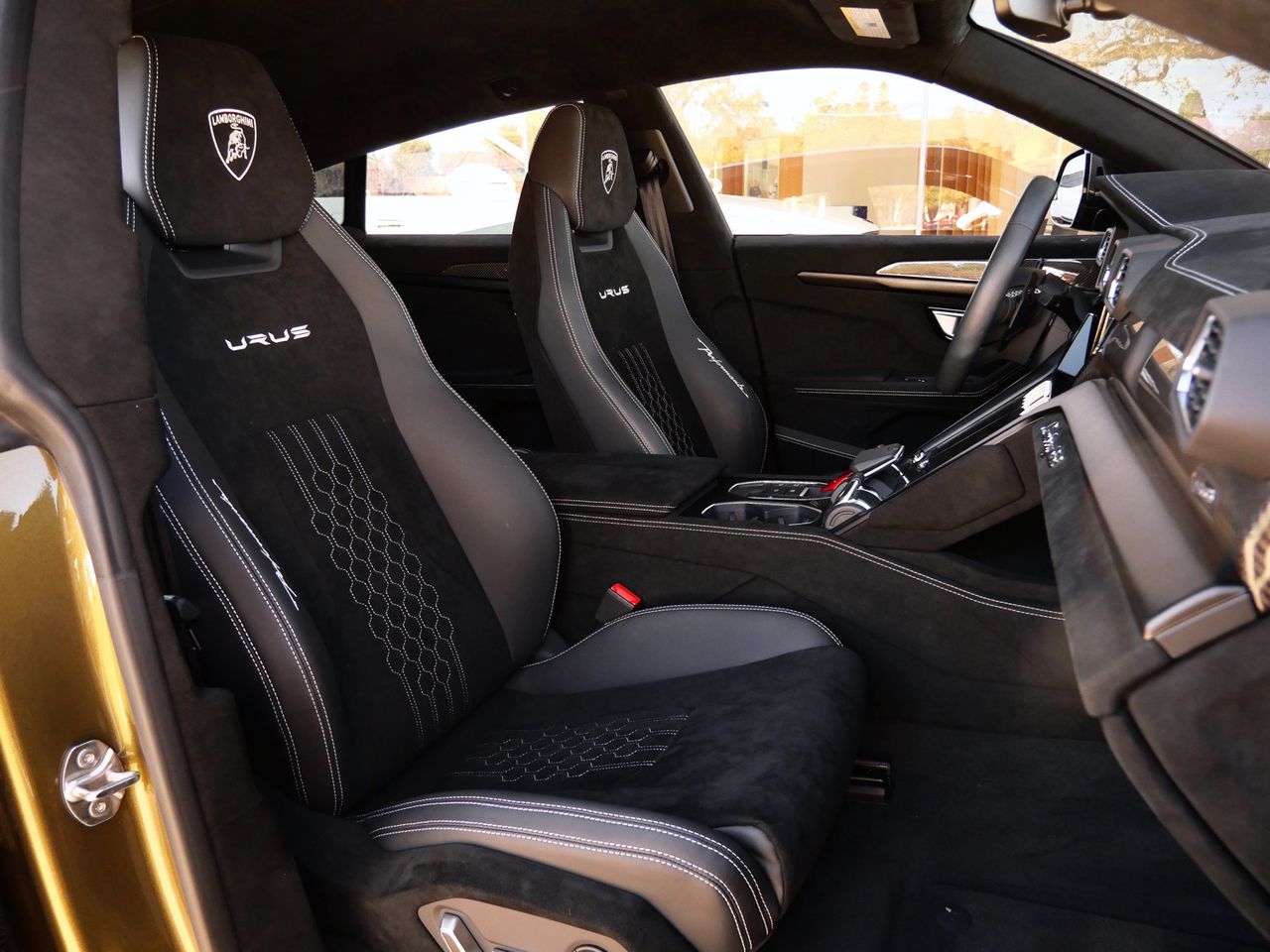 2024 Lamborghini Urus Performante photo 3