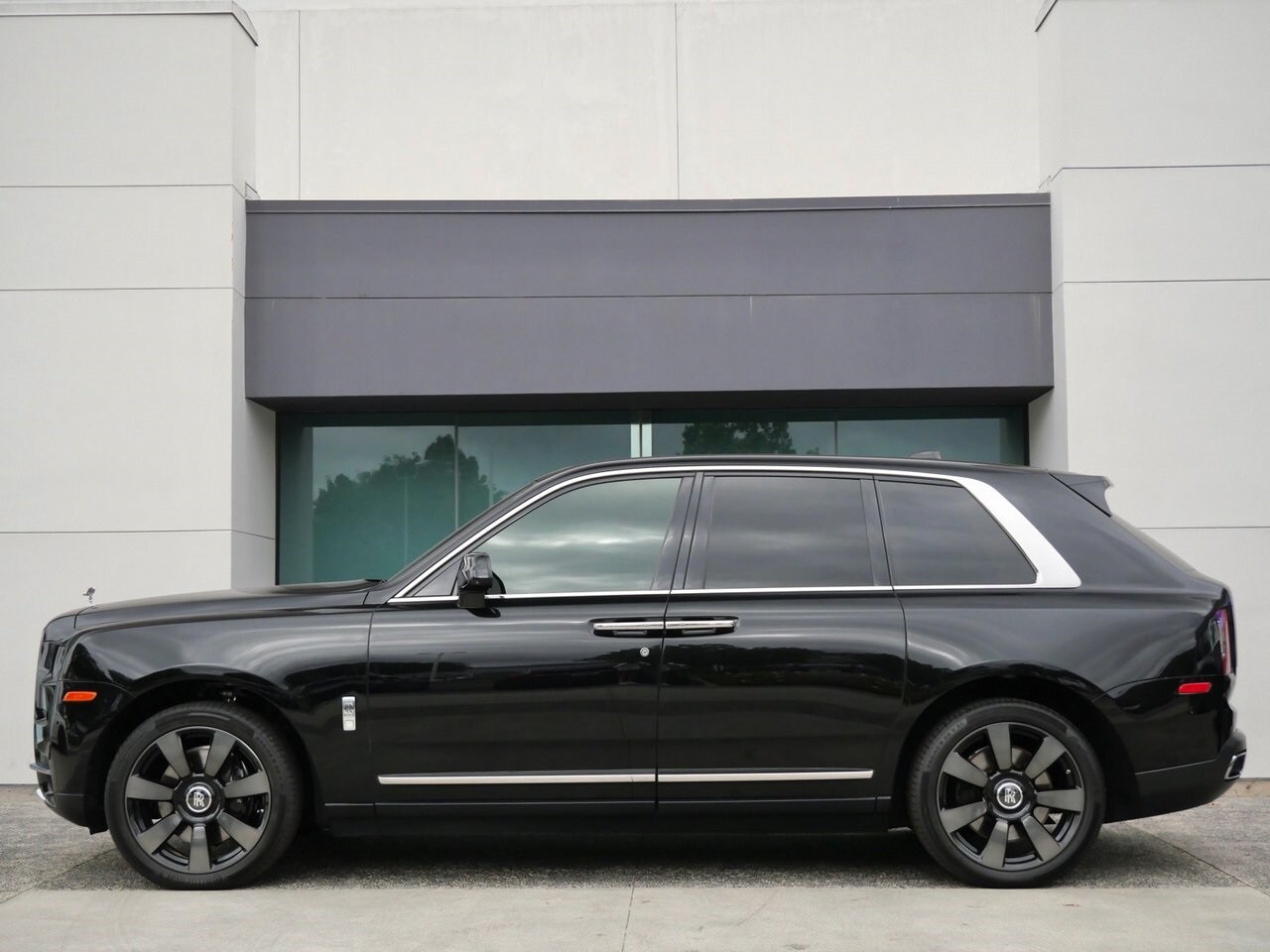 2020 Rolls Royce Cullinan photo 3