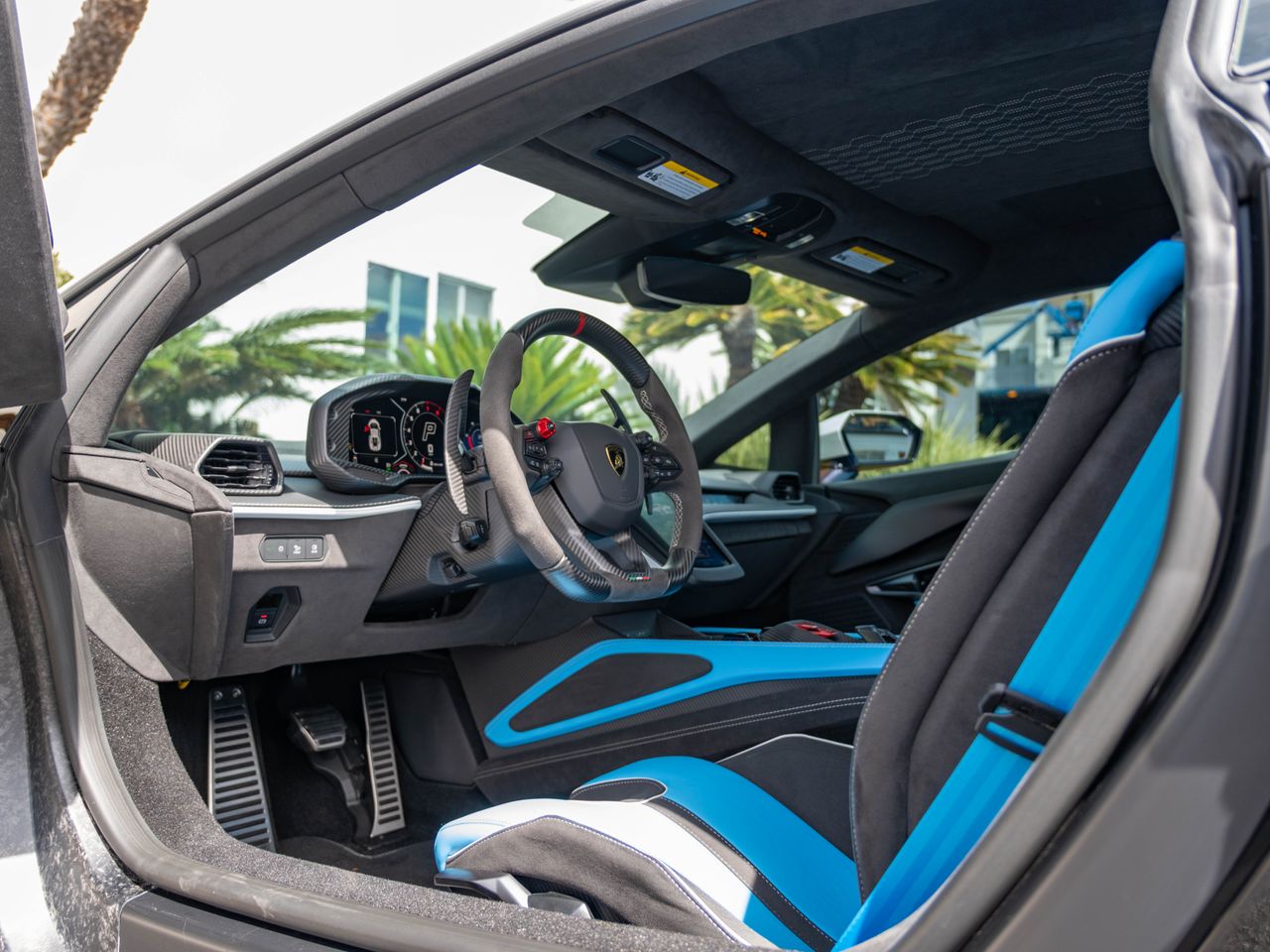 2025 Lamborghini Revuelto photo 6