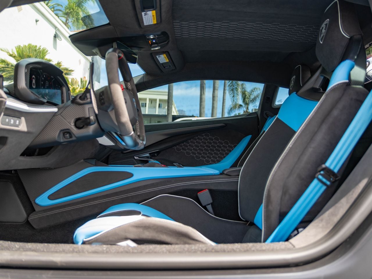 2025 Lamborghini Revuelto photo 5