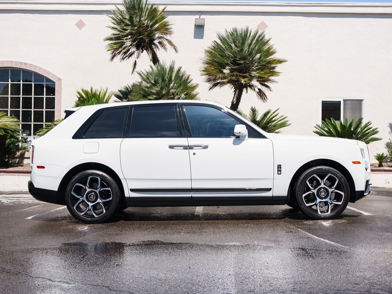2023 Rolls Royce Cullinan Black Badge photo 2