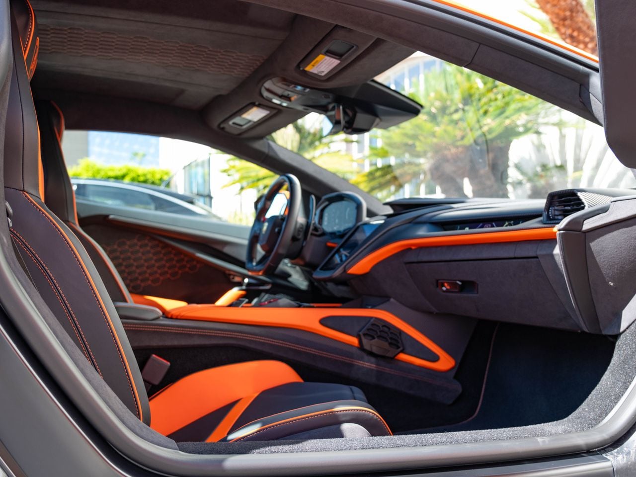 2025 Lamborghini Revuelto Base photo 6