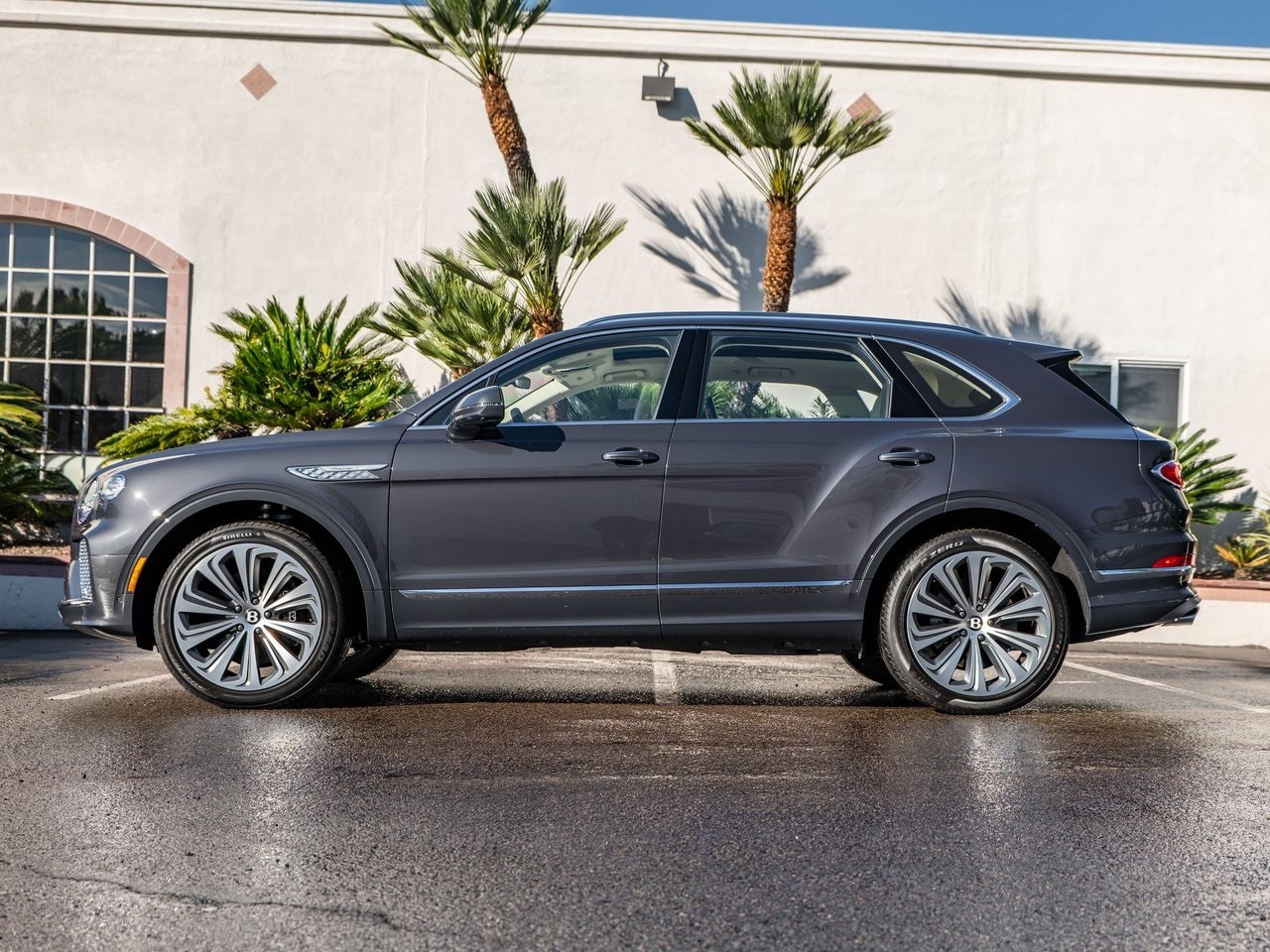 2025 Bentley Bentayga Atelier photo 4