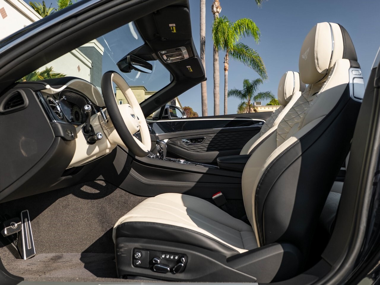 2026 Bentley Continental GTC Mulliner photo 2