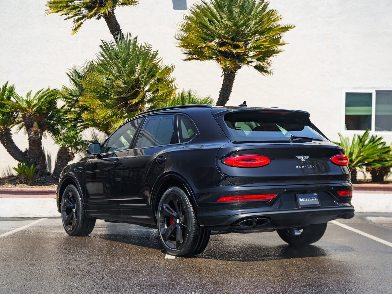 2025 Bentley Bentayga V8 photo 3