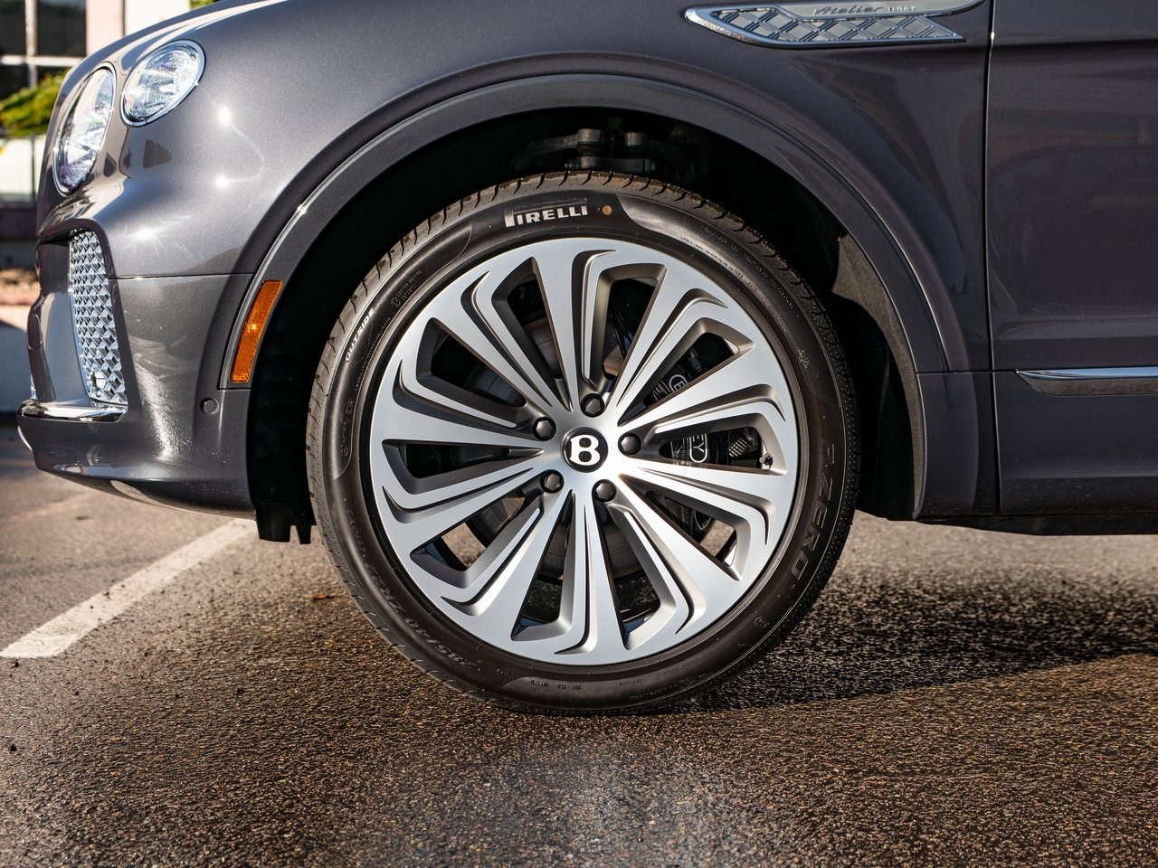 2025 Bentley Bentayga Atelier photo 5