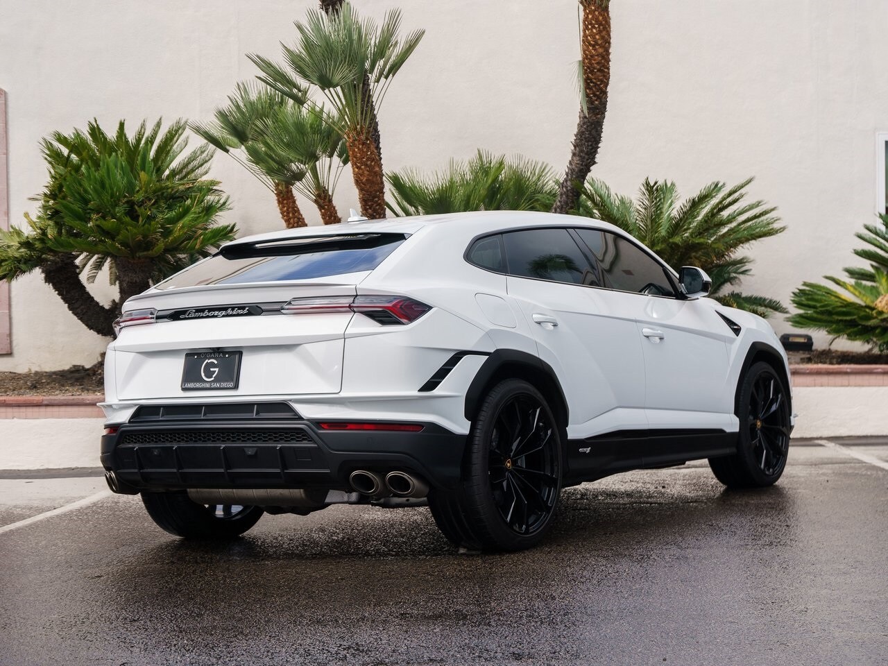2023 Lamborghini Urus S photo 2