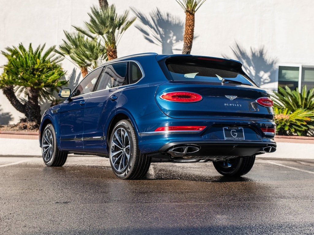 New 2025 Bentley Bentayga V8 SUV