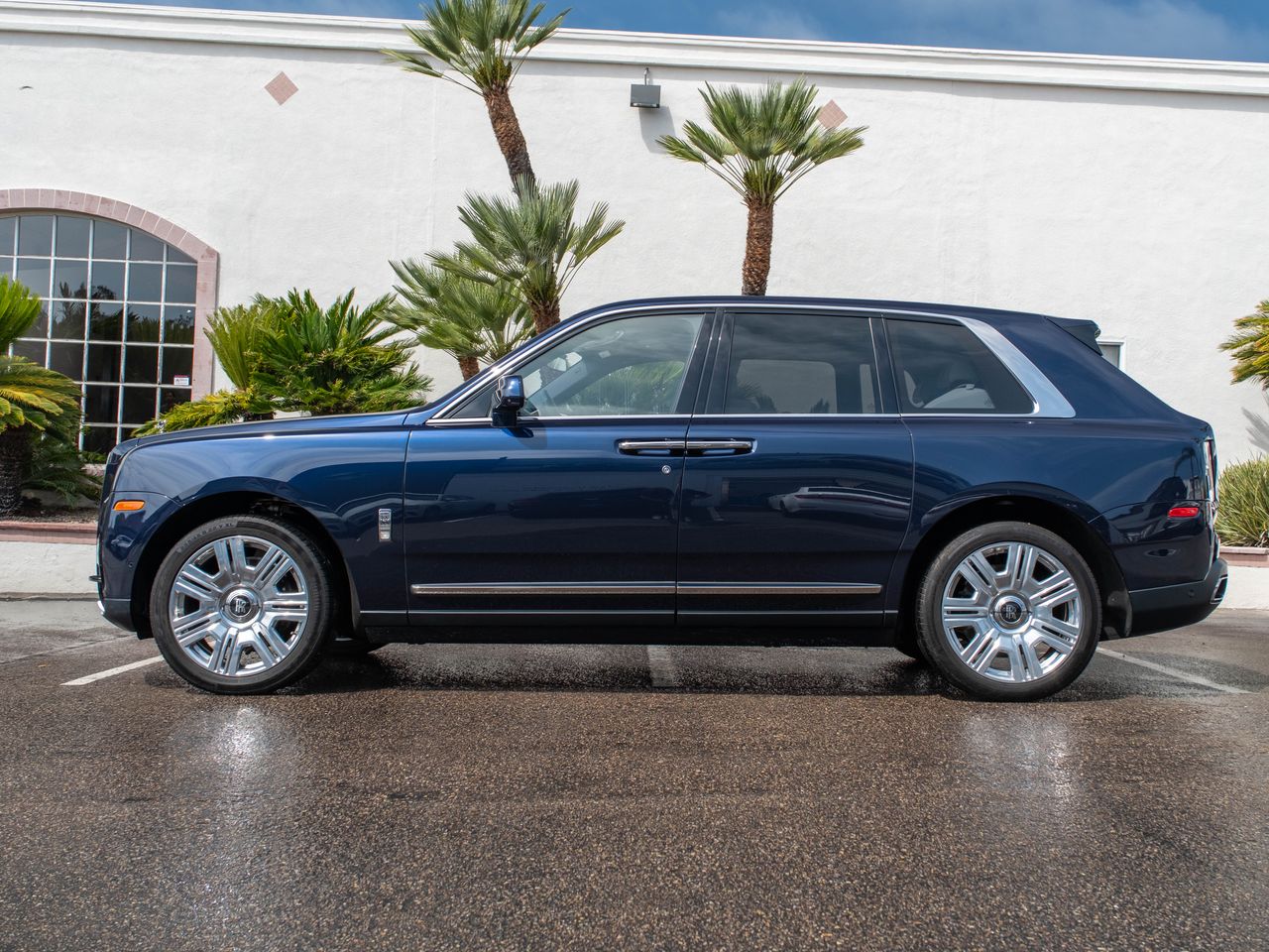 2019 Rolls-Royce Cullinan Base photo 2