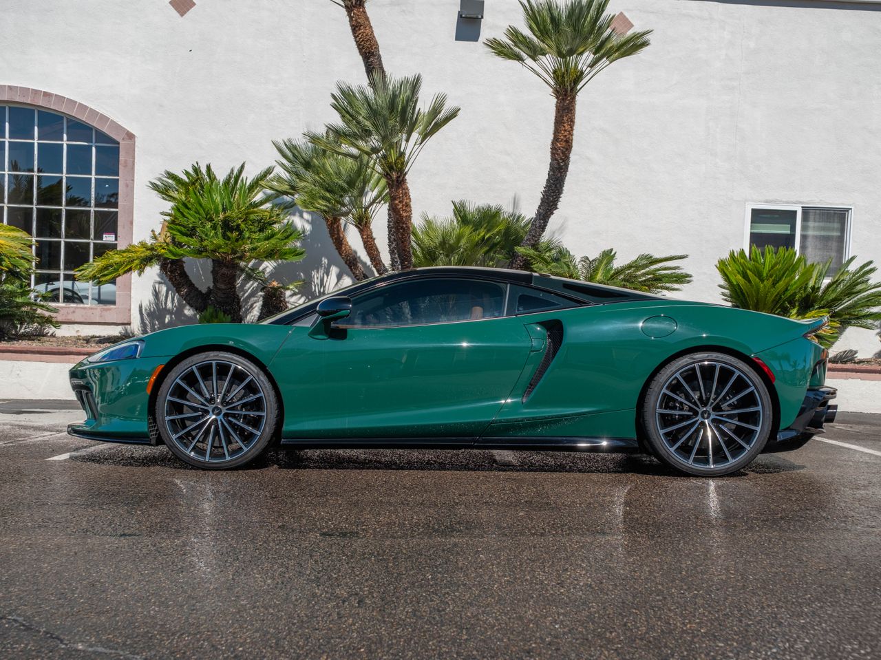 2023 McLaren GT photo 2