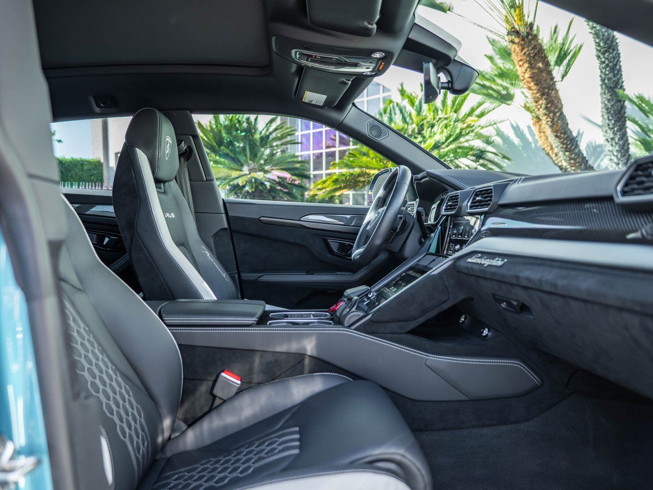 2023 Lamborghini Urus Performante photo 3