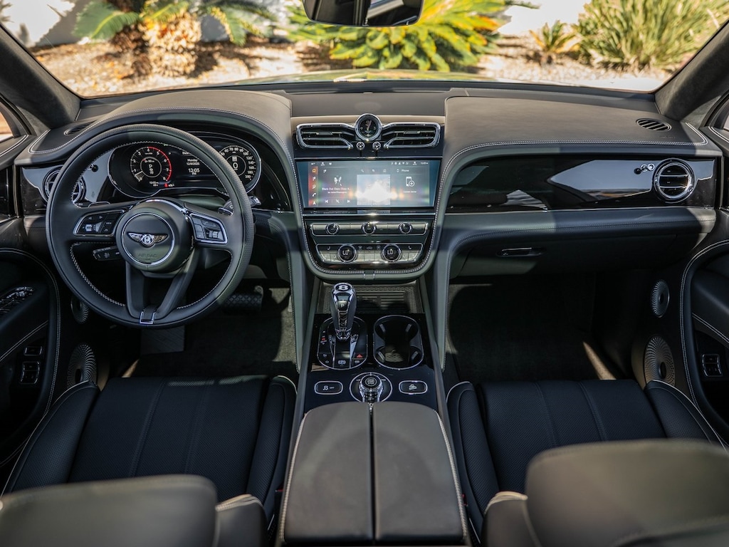 New 2025 Bentley Bentayga V8 SUV