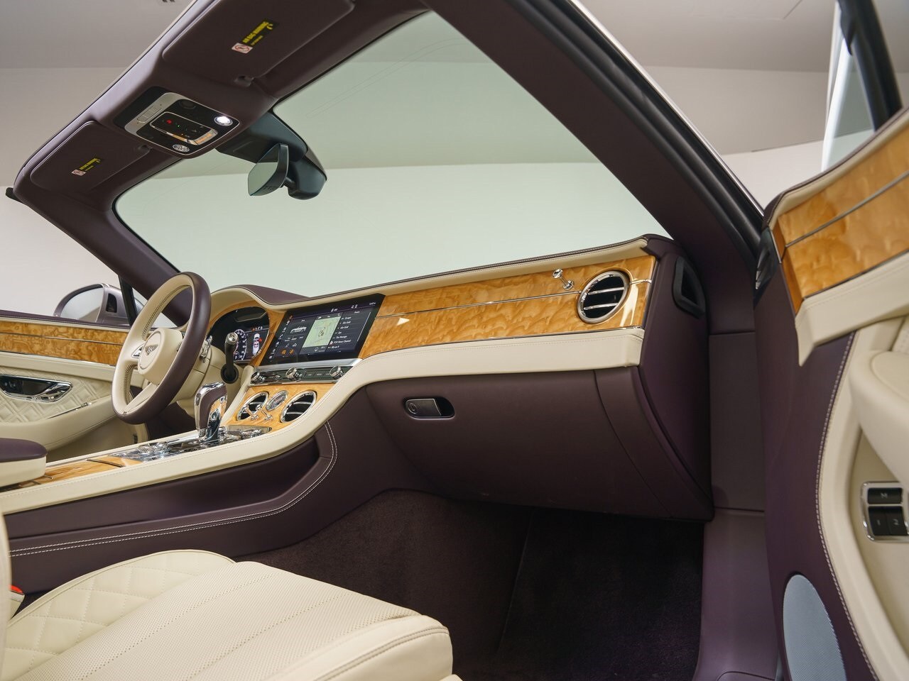 2022 Bentley Continental GTC V8 photo 2