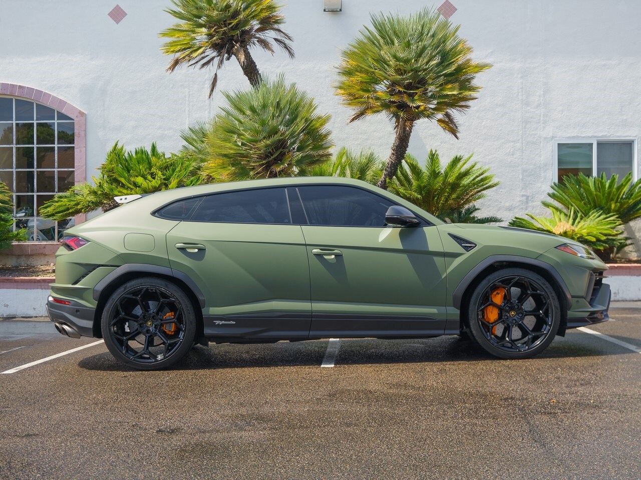 2023 Lamborghini Urus Performante photo 2