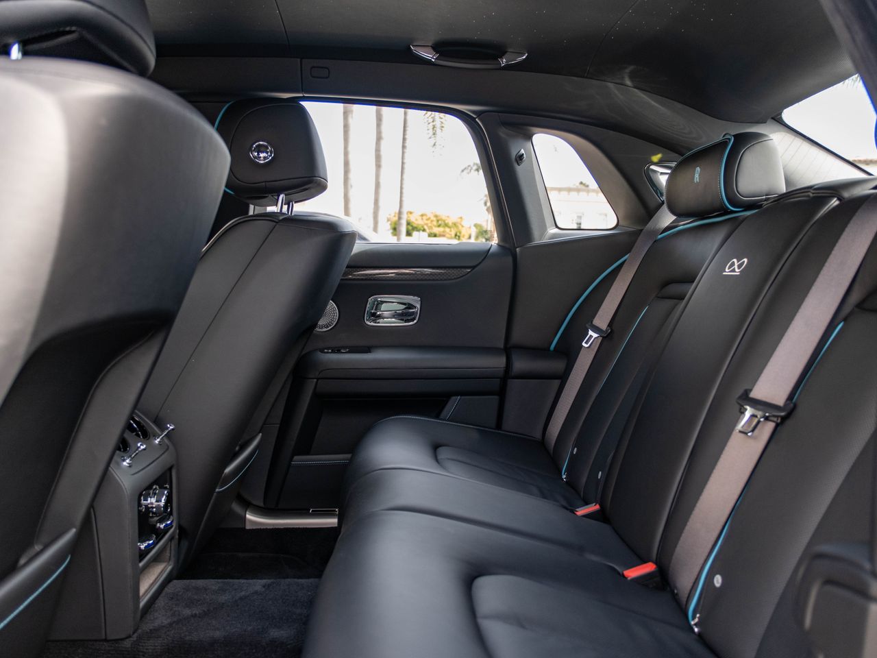 2022 Rolls-Royce Black Badge Ghost . photo 3