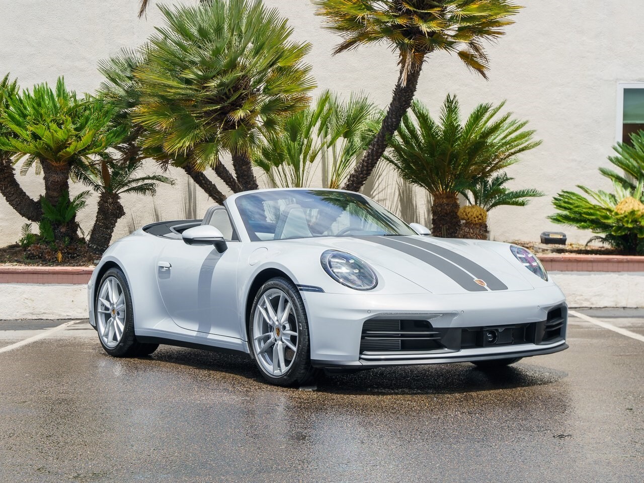 2025 Porsche 911 Cabriolet photo 2