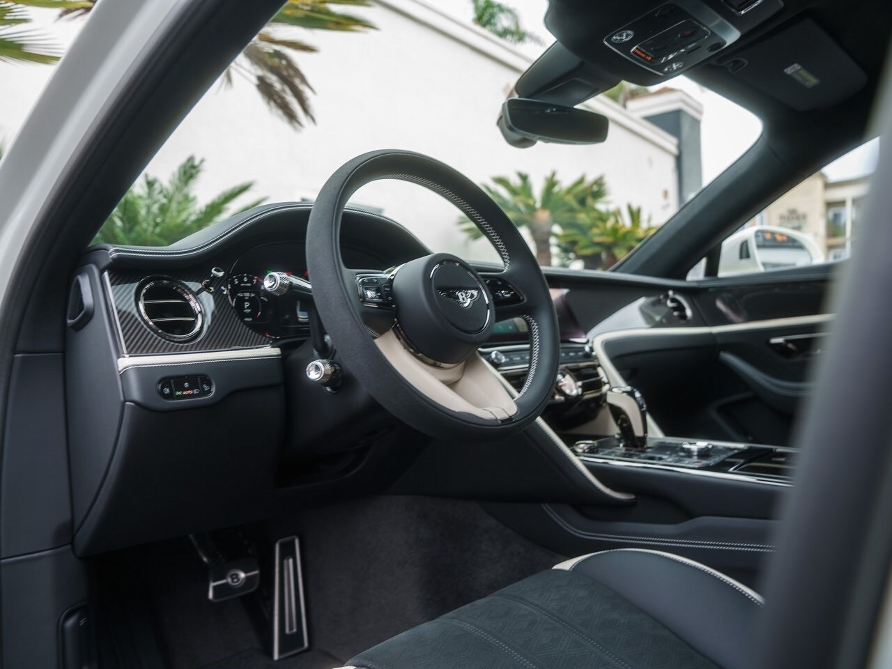 2025 Bentley Flying Spur Speed photo 2