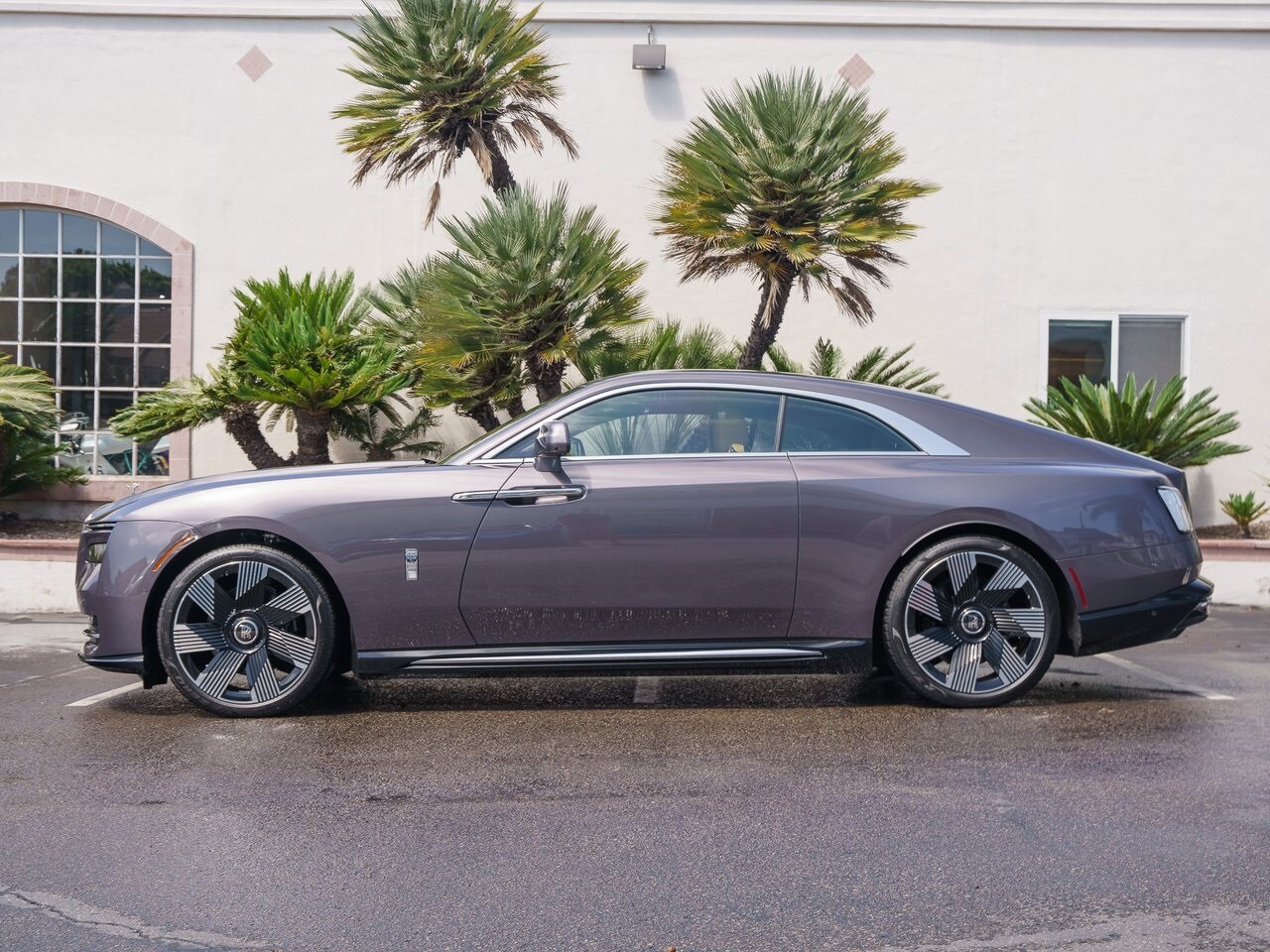 2025 Rolls Royce Spectre photo 3