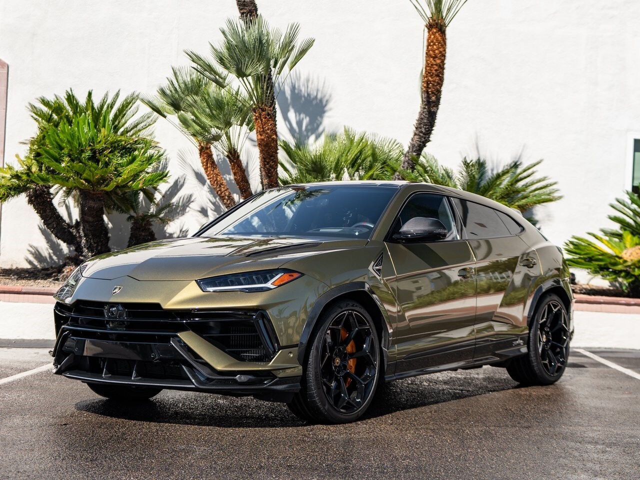2023 Lamborghini Urus Performante photo 2