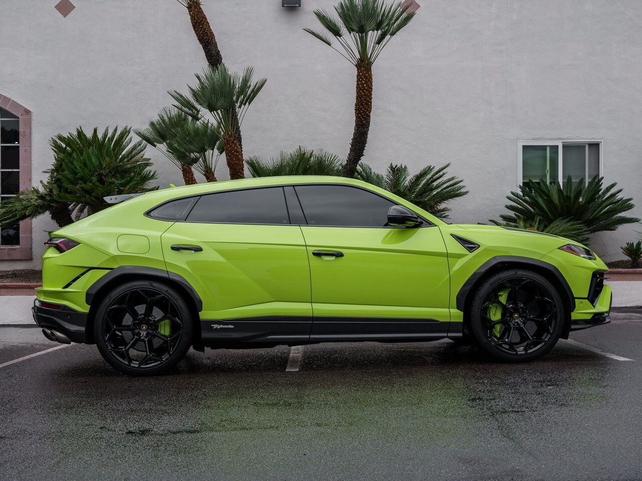 2024 Lamborghini Urus Performante photo 2
