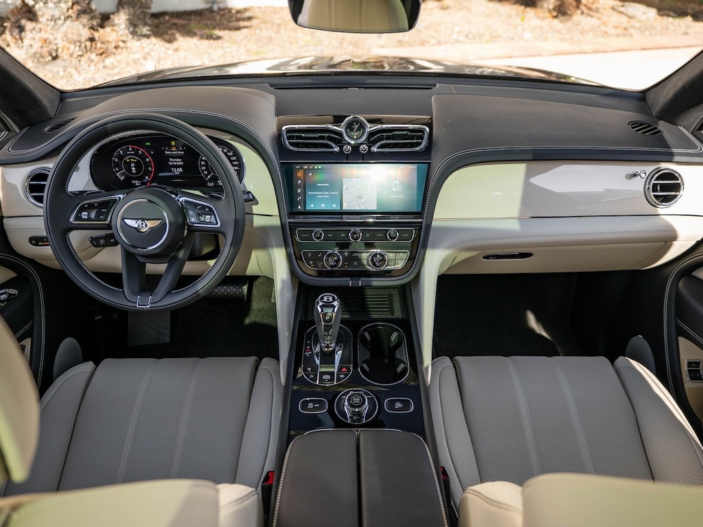 New 2025 Bentley Bentayga V8 SUV
